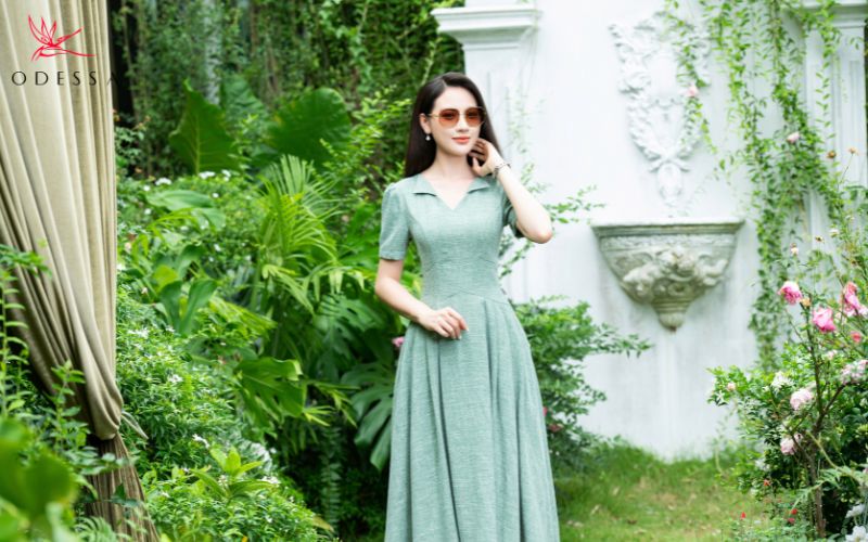 Váy cổ chữ V