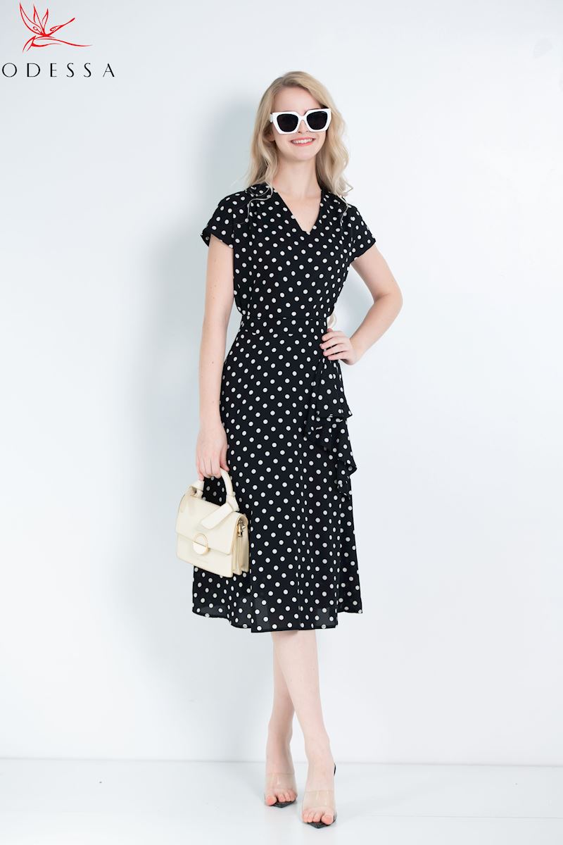 ÁO CHẤM BI CỔ V TRẺ TRUNG